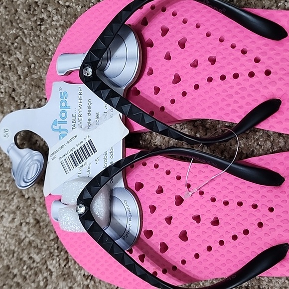 WOMEN'S 5/6 Hot Pink and Black BEACH/Summer Flip Flops 🩴 - Picture 5 of 10